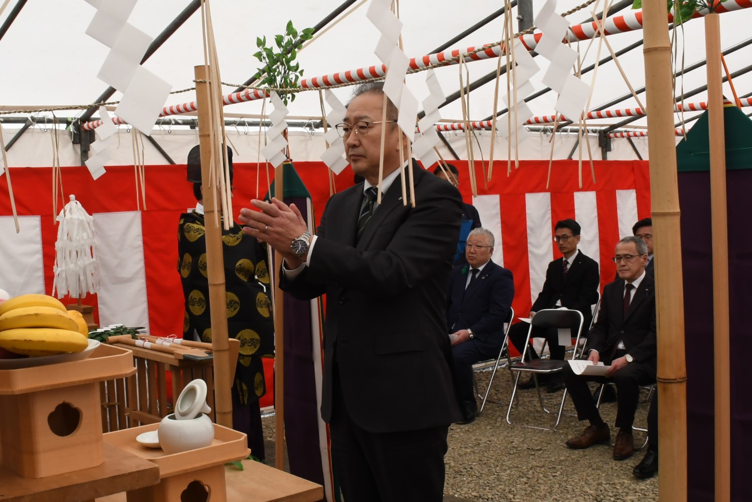 玉串奉奠（遠軽地区広域組合　副管理者　佐呂間町　武田温友町長）