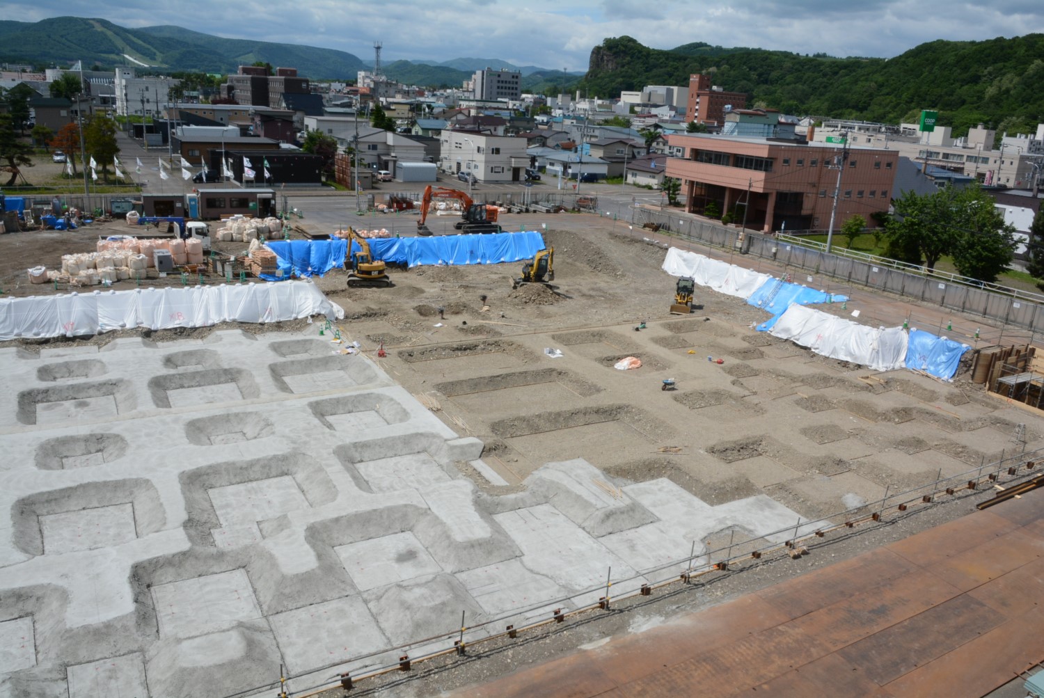 基礎（掘削〜砂利敷き）、捨てコンクリート